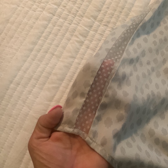 Aerie bundle  of 3 silky tanks - Picture 3 of 12